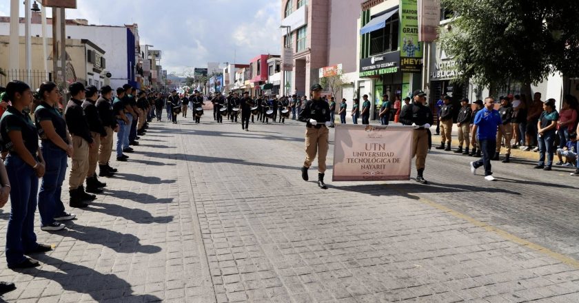 La Universidad Tecnológica de Nayarit presente en el Desfile Cívico-Deportivo por el 115 Aniversario de la Revolución Mexicana