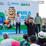 Munguía entrega tinacos en beneficio de 1200 habitantes