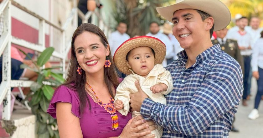 Con acto cívico y desfile, encabeza Héctor Santana el 115 aniversario de la Revolución Mexicana