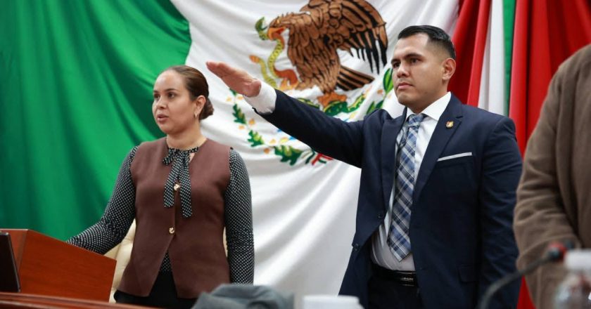 José Roberto Valencia Salazar rinde protesta como titular de la Secretaría para la Honestidad y Buena Gobernanza