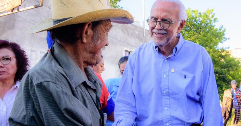 Tras más de 35 años, Gobierno del Estado construye colector sanitario en la colonia Acayapan