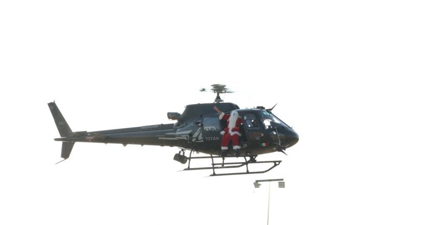 ¡Santa Claus llegó desde el cielo a La Lija!