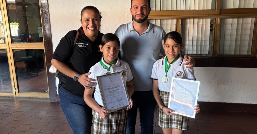 LUIS MUNGUÍA PREMIA A PEQUEÑOS FOTÓGRAFOS