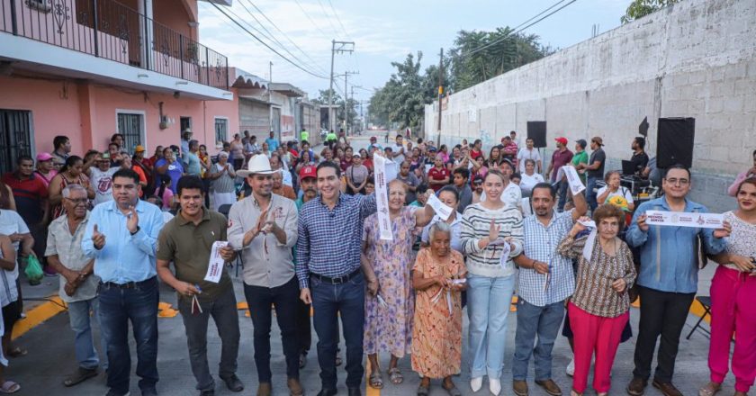 HÉCTOR SANTANA ENTREGA PRIMERA ETAPA DE LA CALLE BENITO JUÁREZ