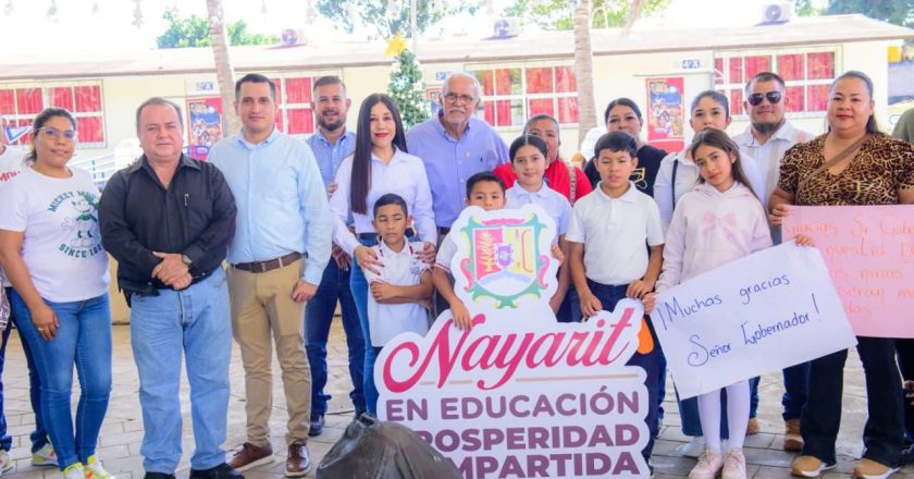 Gobernador Miguel Ángel Navarro Quintero dignifica espacios educativos en Xalisco y Tepic