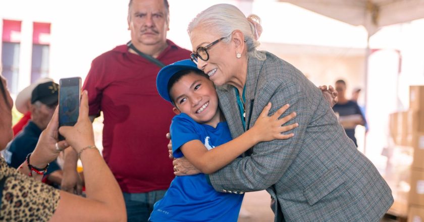 Reconocen esfuerzo de trabajadores con apoyos alimentarios y funcionales