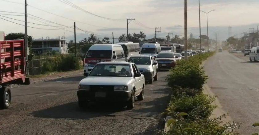 Anuncia Héctor Santana ampliación a seis carriles de la carretera San Vicente – Mezcales para 2027