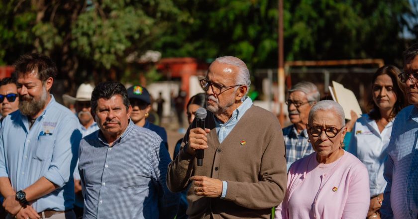 ENTREGAN CANCHA DEPORTIVA REHABILITADA EN AHUACATLÁN