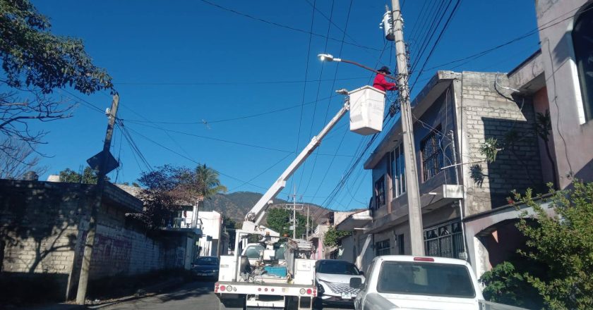 XALISCO MEJORA EL ALUMBRADO PÚBLICO