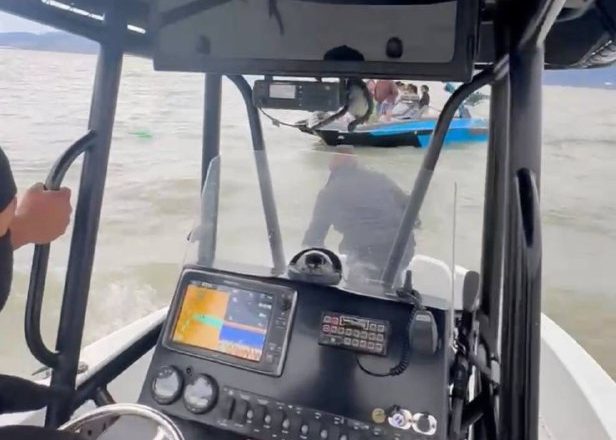 RESCATAN A 11 PERSONAS EN EL LAGO DE CHAPALA