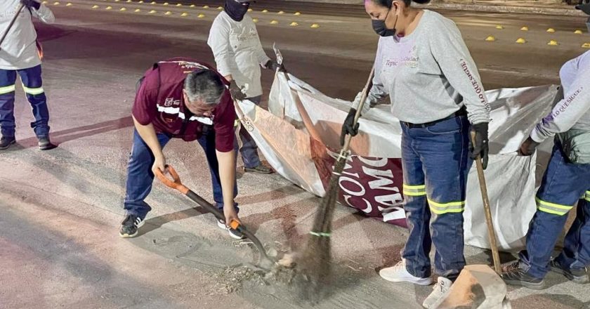 RETIRAN MEDIA TONELADA DE CAÑA DEL BOULEVARD AGUAMILPA