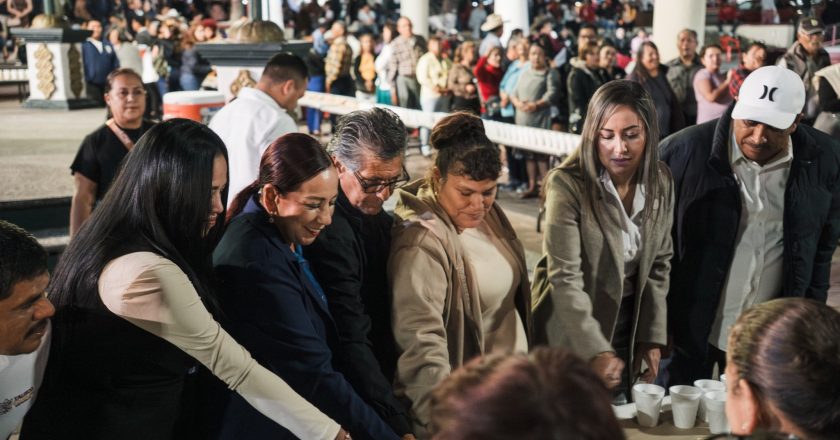 Celebra Xalisco Día de Reyes con mega rosca