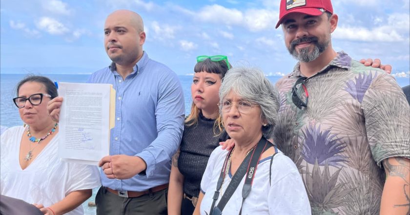 Gobierno del Bien atiende manifestación por protección de los Arcos de Mismaloya