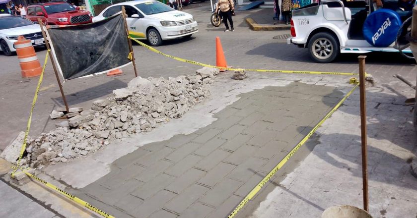 Rehabilita Gobierno de Mazatlán banquetas y vialidades en el Mercado “José María Pino Suárez”