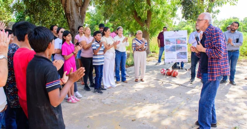 Gobernador supervisa obra educativa en telesecundaria de Tecuala