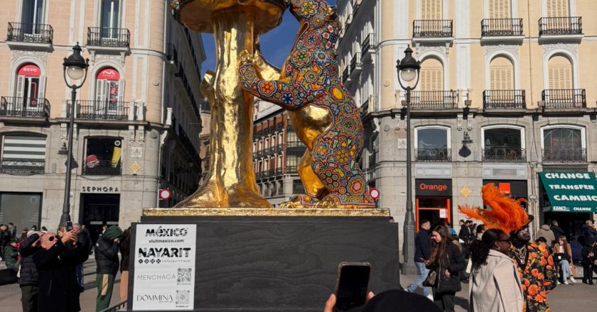 Nayarit y Madrid se hermanan a través del arte wixárika en la Puerta del Sol