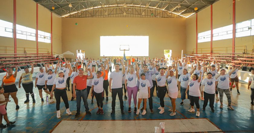 Héctor Santana y Margui Zúñiga impulsan el “Reto DIF” para fortalecer la salud de las mujeres en Bahía de Banderas