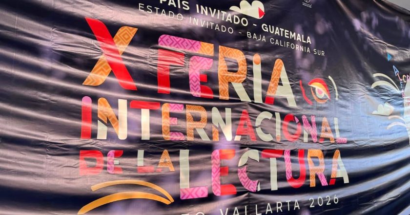 Plaza de armas se llena de libros: Arranca la X Feria Internacional de la Lectura Puerto Vallarta 2026