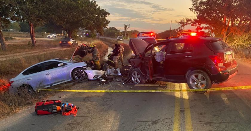 ATIENDEN COLISIÓN FRONTAL EN CAMINO VIEJO A VALLE