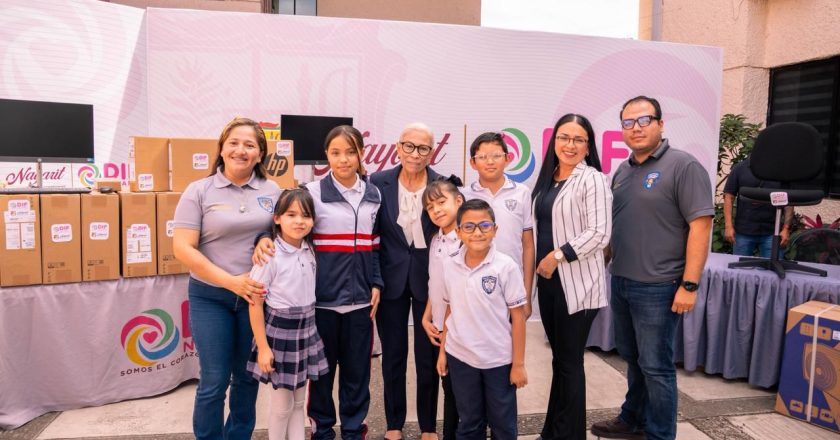 Beatriz Estrada transforma vidas con la entrega de apoyos a quienes más lo necesitan