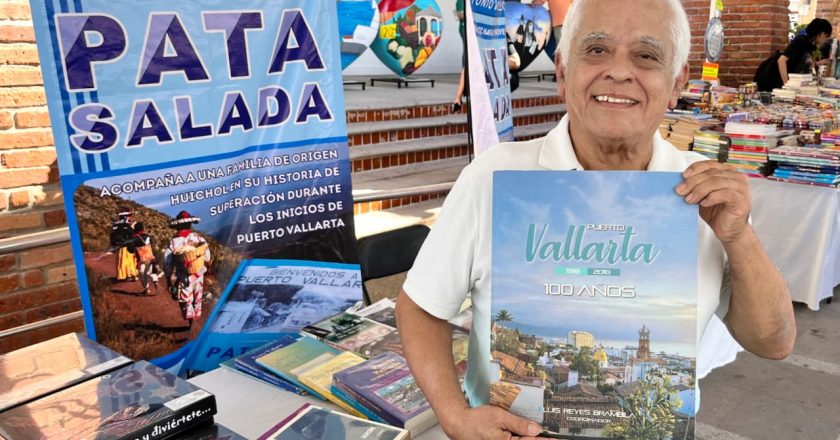 PLAZA DE ARMAS SE LLENA DE LIBROS