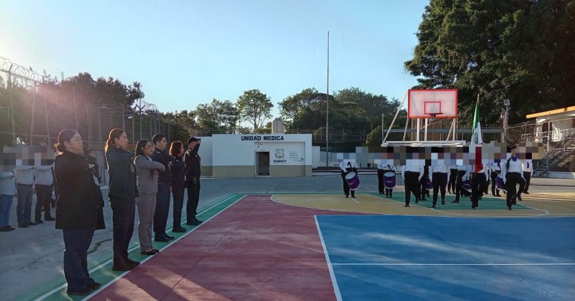 ¡HONORES A LA BANDERA FORTALECEN LA REINSERCIÓN SOCIAL!