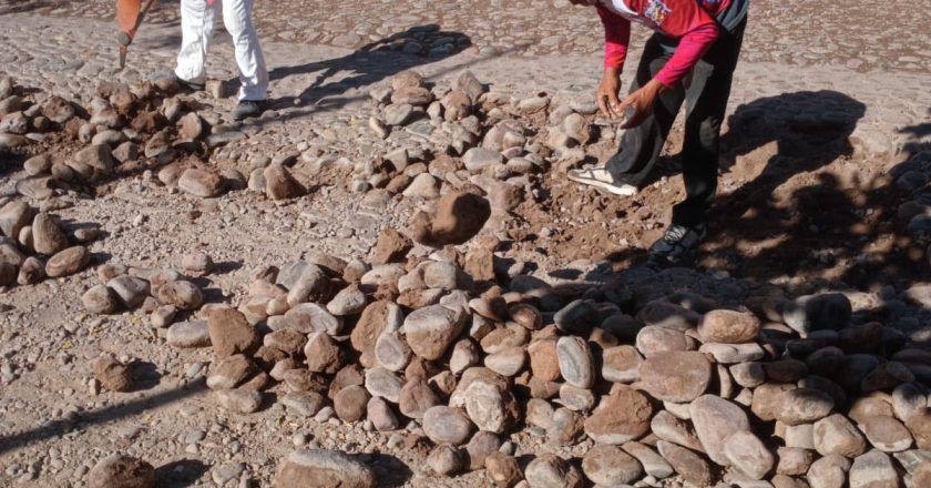 PRECAUCIÓN: MANTENIMIENTO EN CALLE TABASCO PARA MEJORAR VIALIDADES EN ACAPONETA