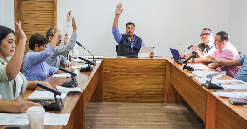 CABILDO DE COMPOSTELA APRUEBA ACUERDOS CLAVE