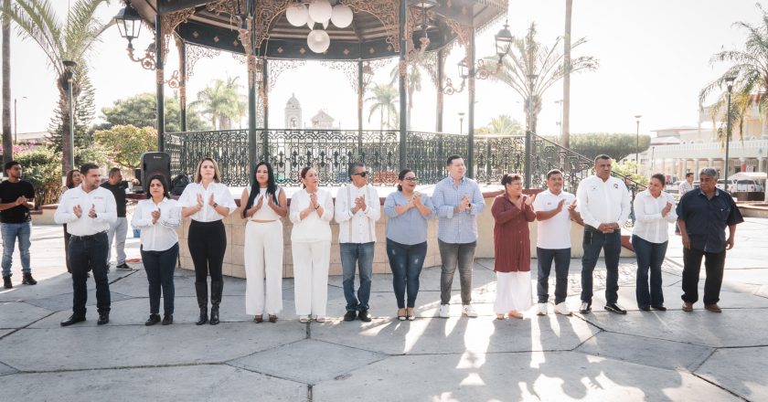 XALISCO RINDE HOMENAJE Y GUARDA MINUTO DE SILENCIO EN EL DÍA DE LA BANDERA