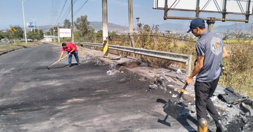 PROTECCIÓN CIVIL XALISCO CONTINÚA LABORES PARA AGILIZAR EL TRÁNSITO VEHICULAR