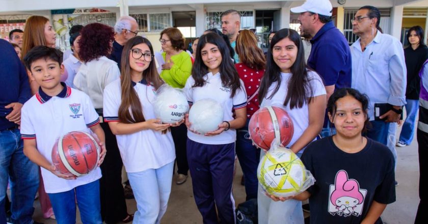 Miguel Ángel Navarro anuncia mejoras en la Escuela Secundaria Fernando Montaño de Tepic
