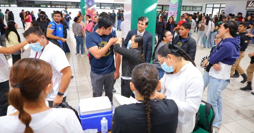 ISSSTE realiza jornada de vacunación en la UTN