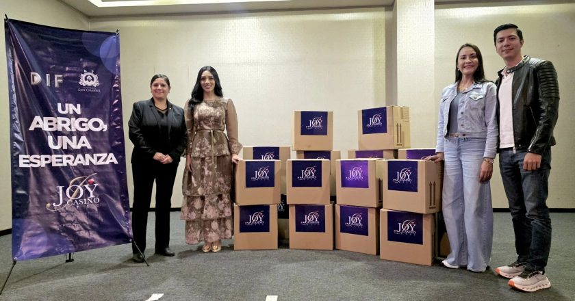 DIF TEPIC RECIBE DONACIÓN DE COBIJAS Y ROPA DE INVIERNO PARA APOYAR A FAMILIAS VULNERABLES