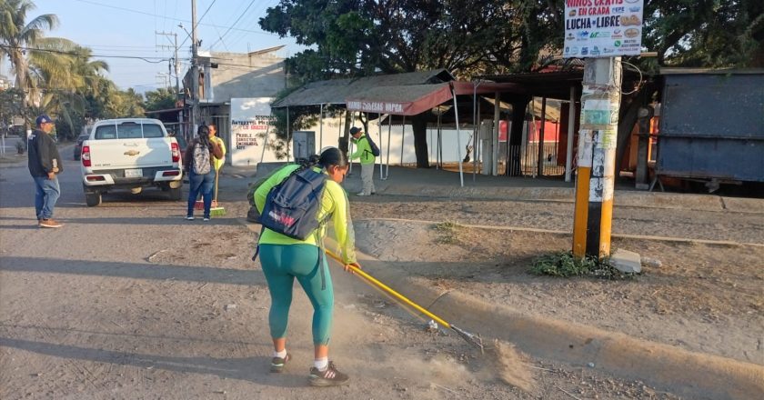 HÉCTOR SANTANA IMPULSA JORNADA DE LIMPIEZA