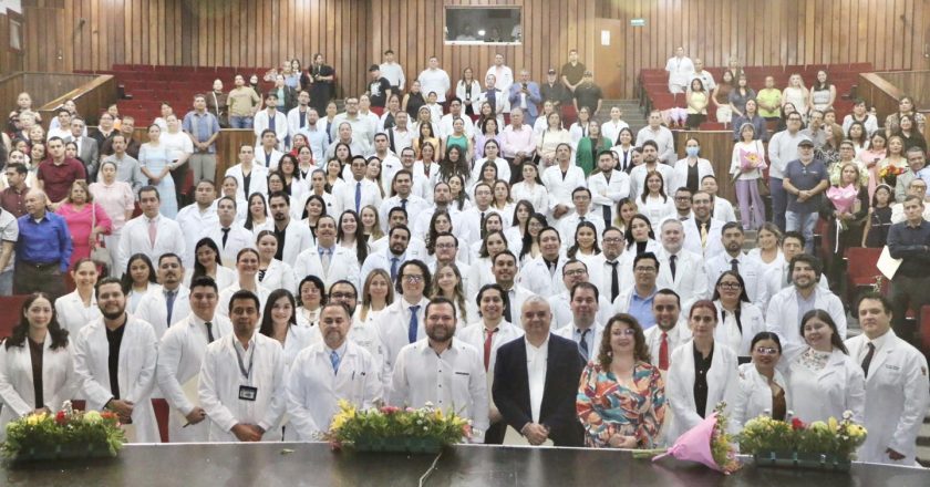 74 MÉDICAS Y MÉDICOS CONCLUYEN SU ESPECIALIZACIÓN