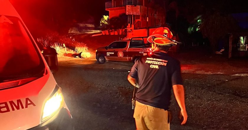 ATIENDEN CHOQUE VEHICULAR EN PUNTA DE MITA