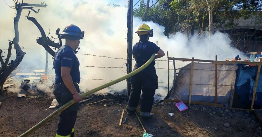 ATIENDEN INCENDIO EN DOMICILIO DE PALMAR DEL PROGRESO