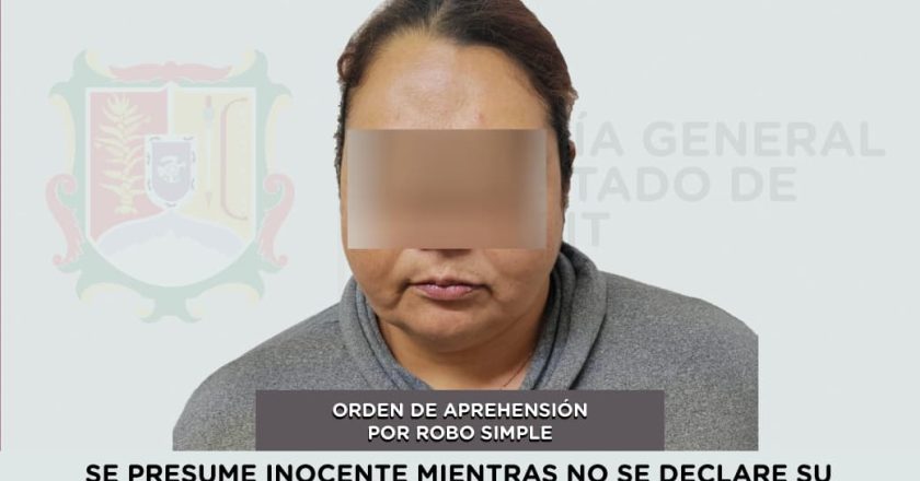 CAPTURADA POR EL DELITO DE ROBO SIMPLE A TIENDA WALMART