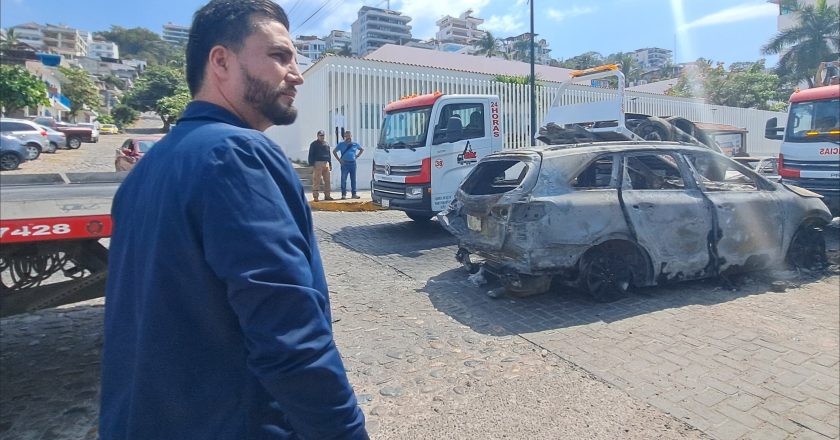 Recorre Luis Munguía zonas afectadas por bloqueos en Puerto Vallarta