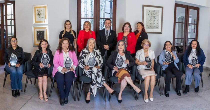 Reconocen trayectoria y vocación en el Poder Judicial