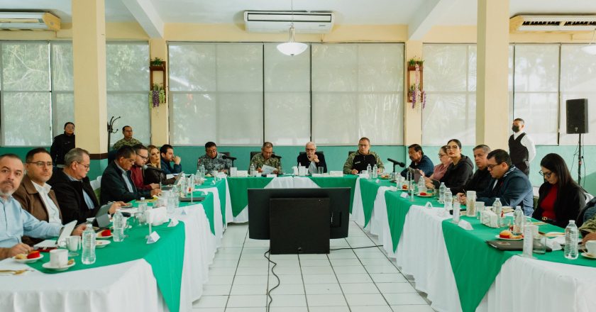 Navarro Quintero refuerza coordinación institucional para restablecer la normalidad en Nayarit