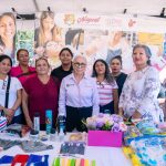 Beatriz Estrada acerca bienestar integral a familias de la colonia Puerta de la Laguna, en Tepic.