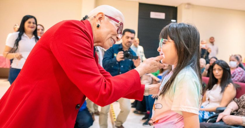 ¡MEJORA BEATRIZ ESTRADA LA SALUD VISUAL DE LAS Y LOS NAYARITAS!