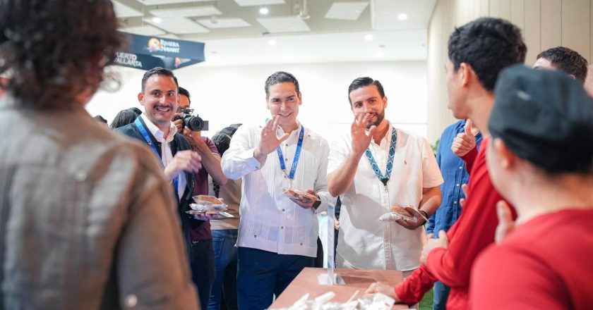 Héctor Santana resalta el progreso de Bahía de Banderas en la Gala Vallarta/Riviera Nayarit 2026
