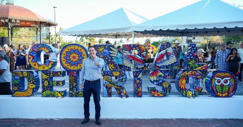 Inaugura Héctor Santana Plaza Pública en Corral del Risco