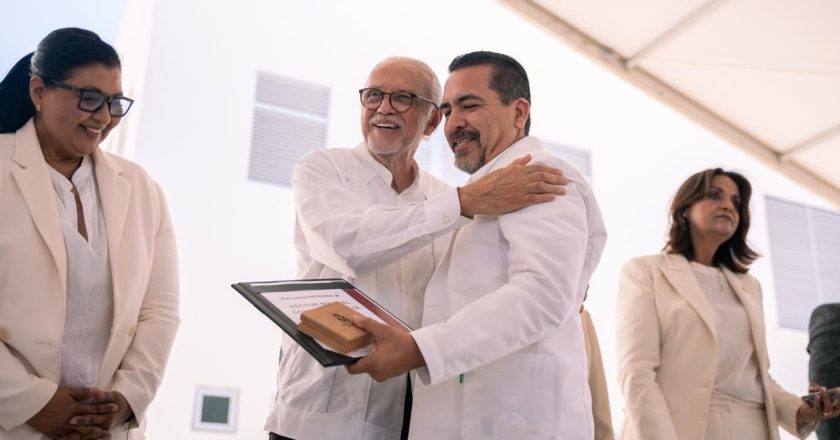 Miguel Ángel Navarro reconoce a personal de salud del IMSS-Bienestar y supervisa avance del nuevo CESSA en San Blas