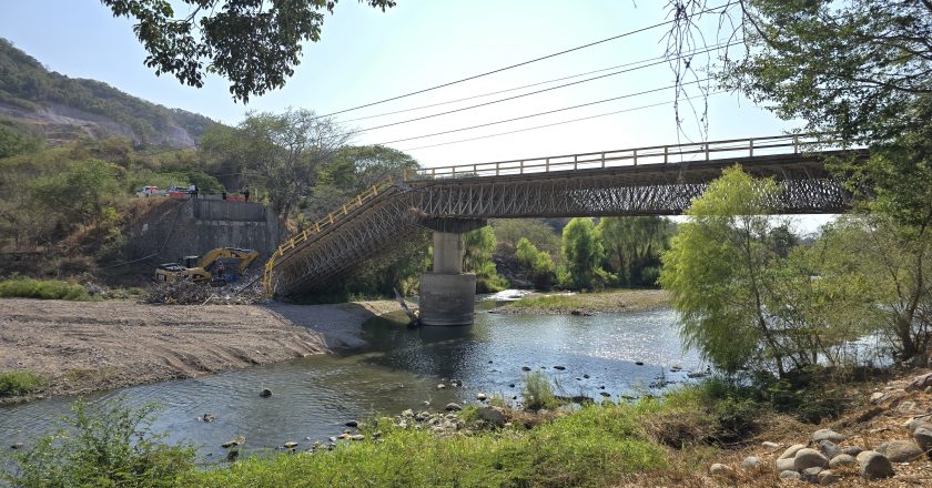¡INICIAN TRABAJOS DE DEMOLICIÓN DEL PUENTE DE LA DESEMBOCADA!