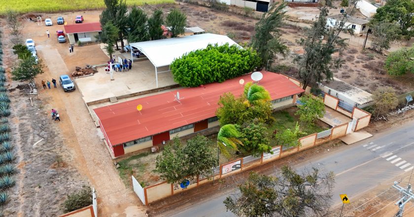 NAVARRO Y BEATRIZ ESTRADA REFUERZAN EDUCACIÓN EN SAN LUIS DE LOZADA