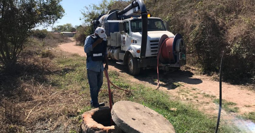 LIMPIEZA Y DESAZOLVE DEL COLECTOR PRINCIPAL EN LAS LIEBRES