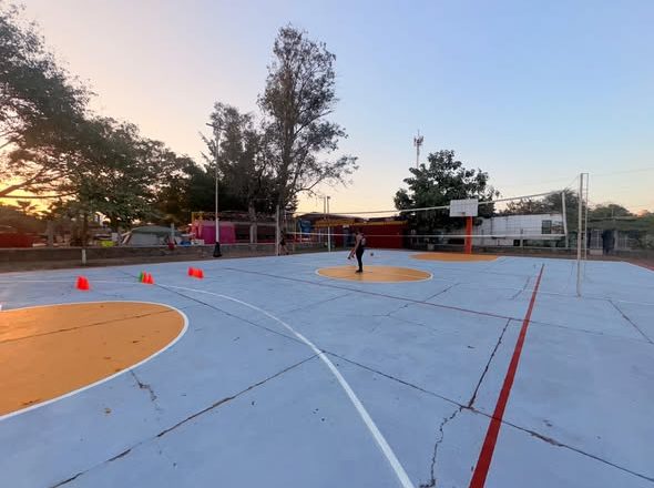 ¡REHABILITAN CANCHA EN CELSO HERNÁNDEZ Y FORTALECEN EL DEPORTE EN COMPOSTELA!